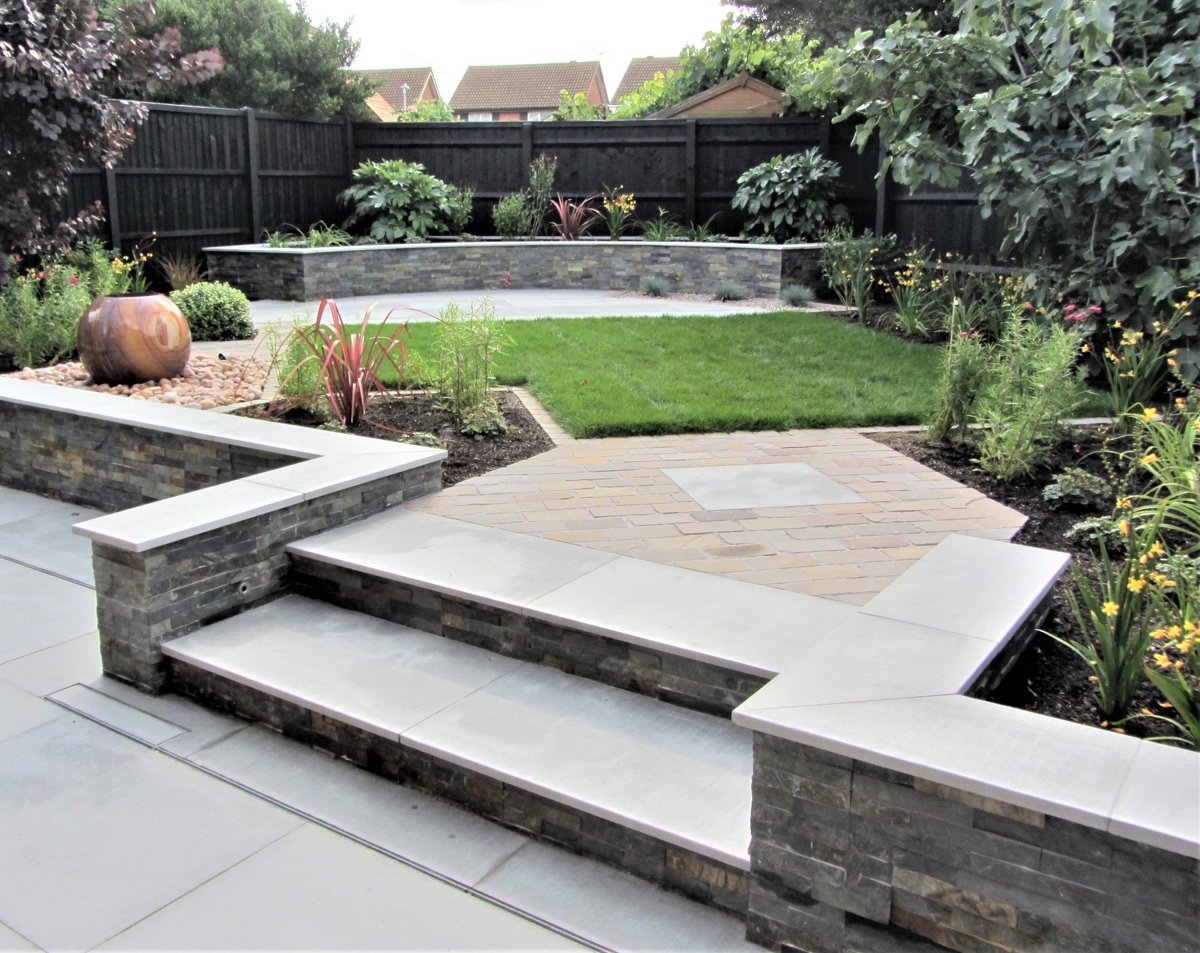 Compact contemporary garden